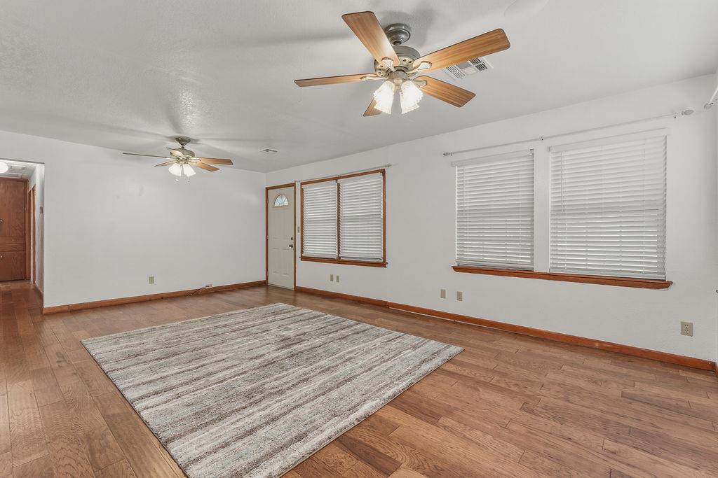 4928 S Drexel Avenue Property Photo 6