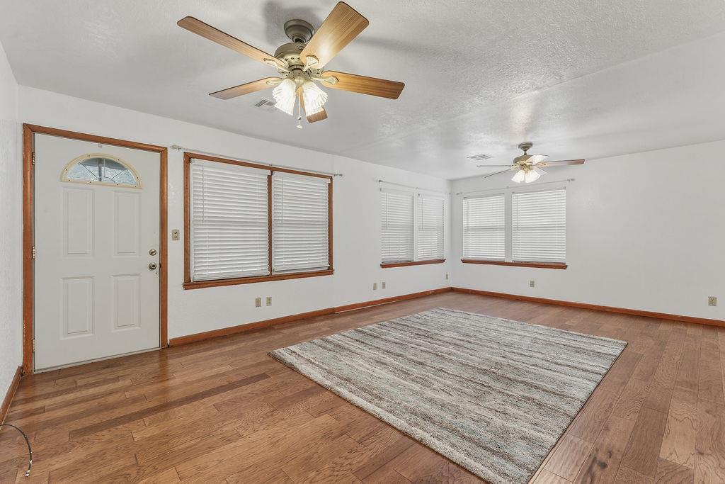 4928 S Drexel Avenue Property Photo 7