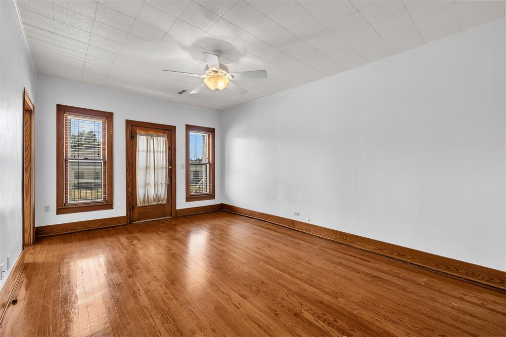 711 S Barker Avenue Property Photo 6