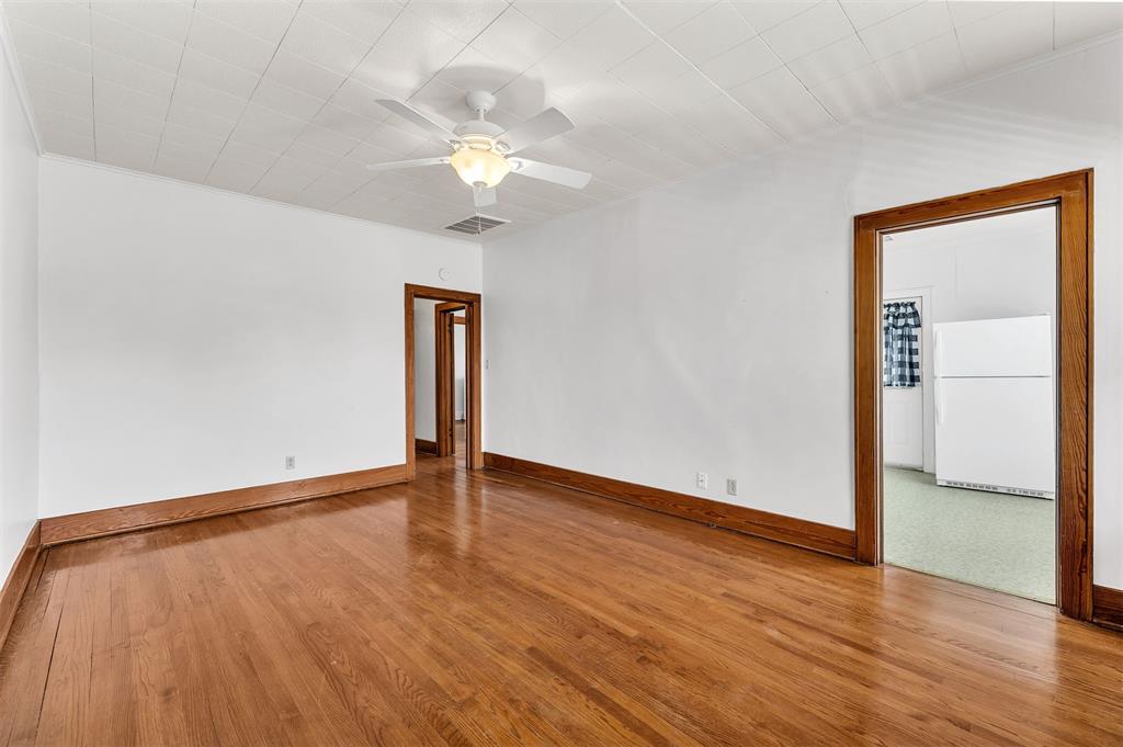 711 S Barker Avenue Property Photo 8