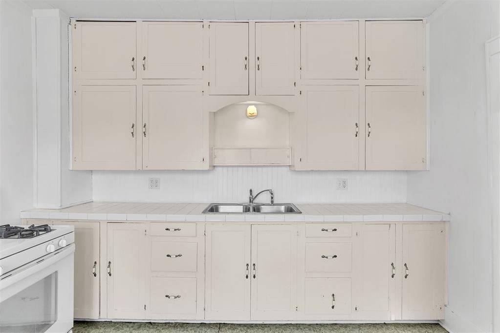 711 S Barker Avenue Property Photo 10
