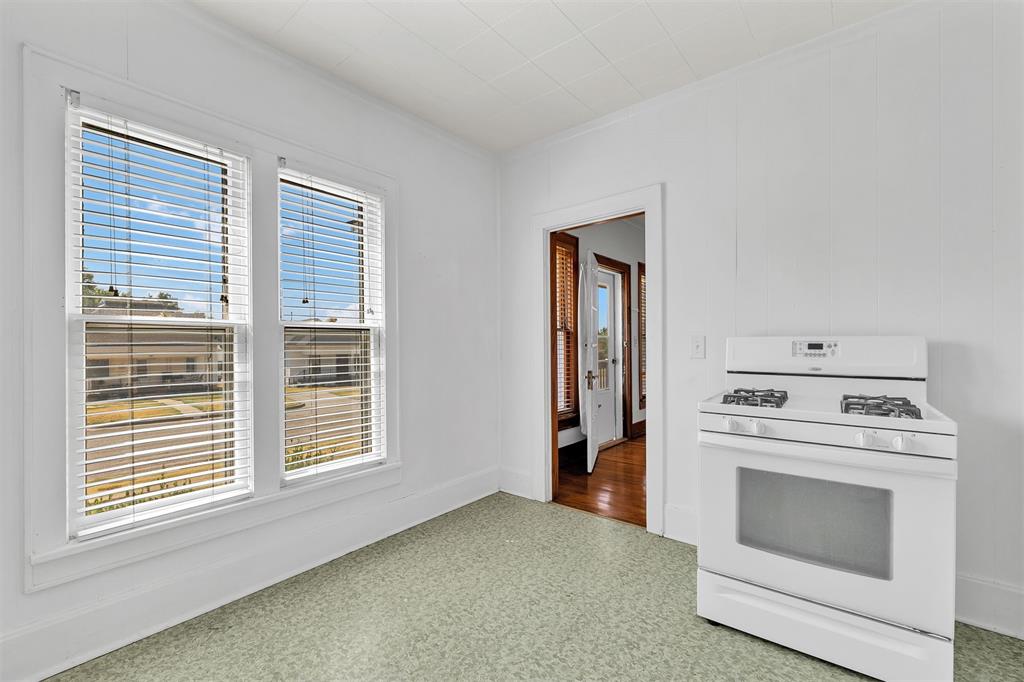 711 S Barker Avenue Property Photo 11