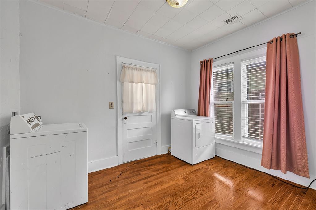 711 S Barker Avenue Property Photo 14