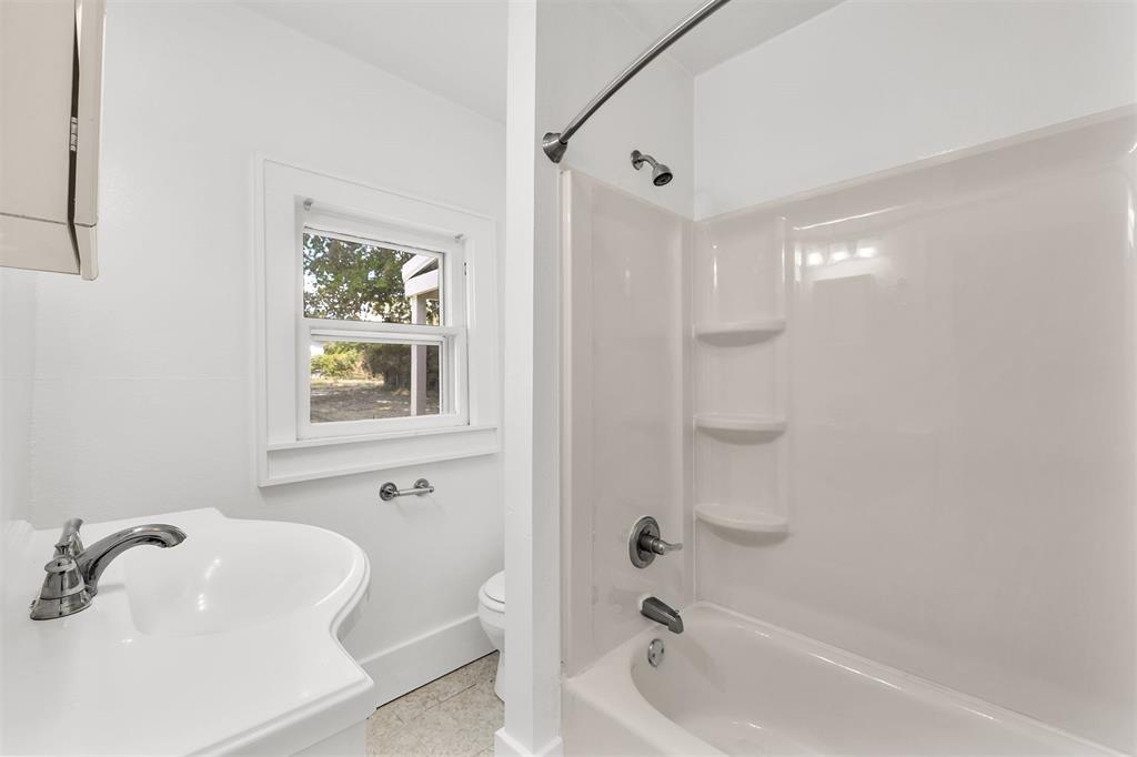 711 S Barker Avenue Property Photo 25