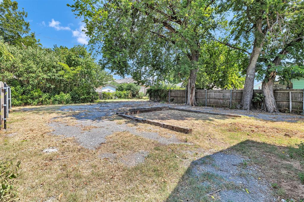 711 S Barker Avenue Property Photo 26