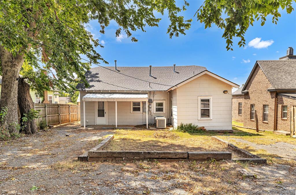711 S Barker Avenue Property Photo 27