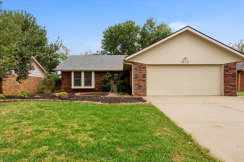 1815 N Briarwood Drive Property Photo 2