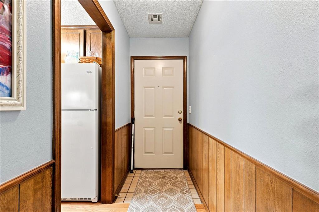 1815 N Briarwood Drive Property Photo 4