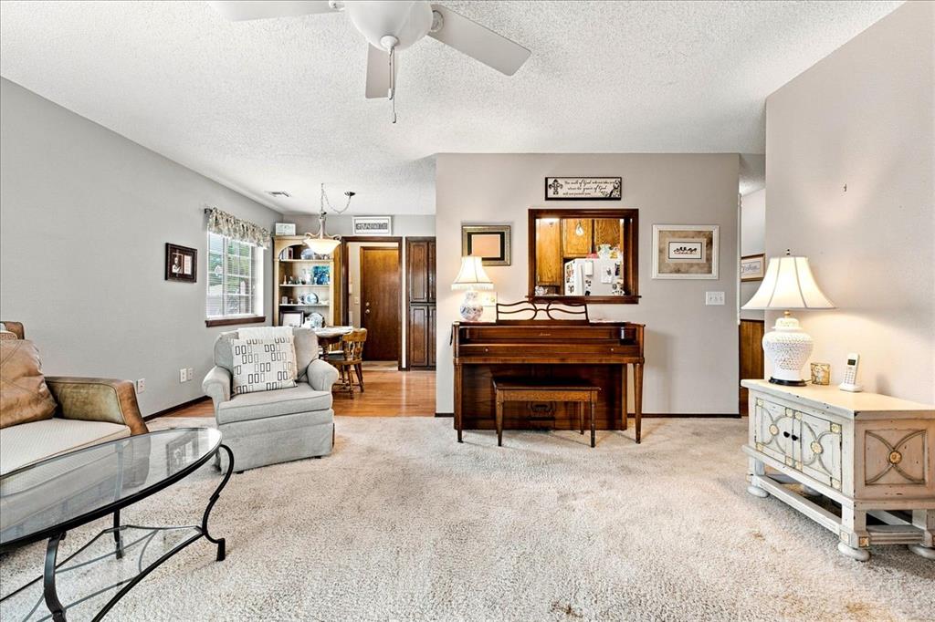 1815 N Briarwood Drive Property Photo 8