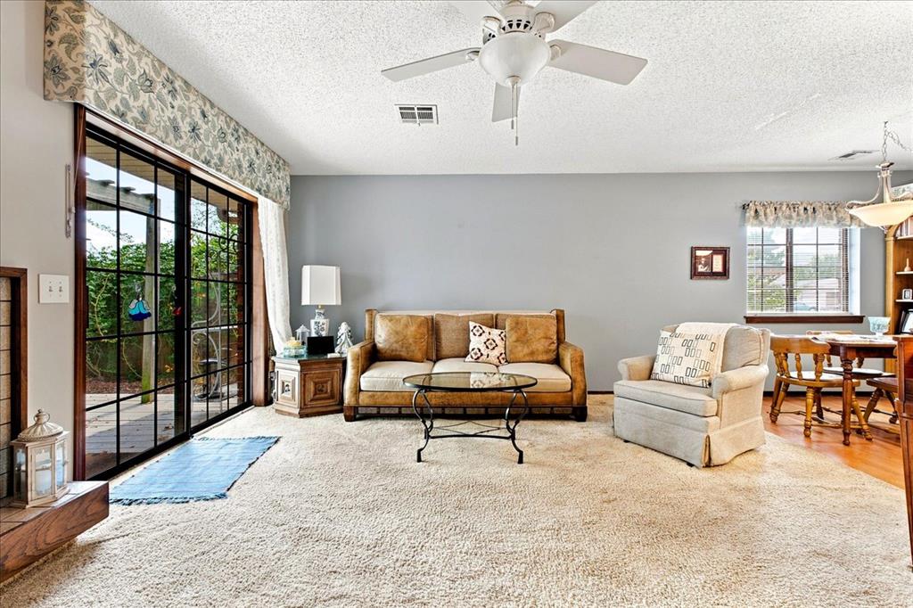 1815 N Briarwood Drive Property Photo 10