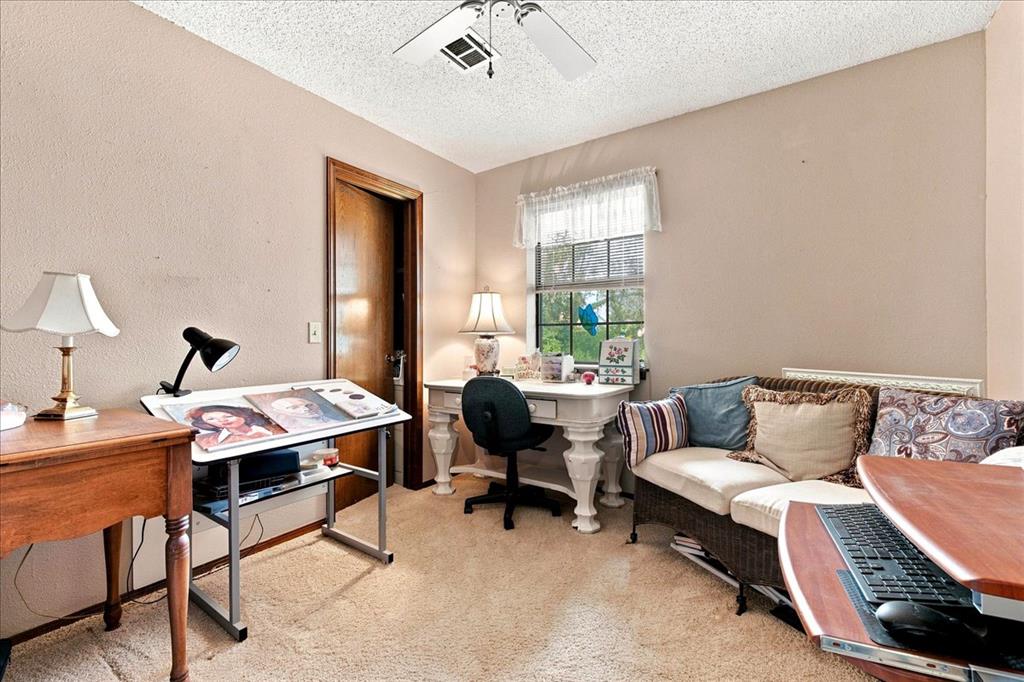 1815 N Briarwood Drive Property Photo 15