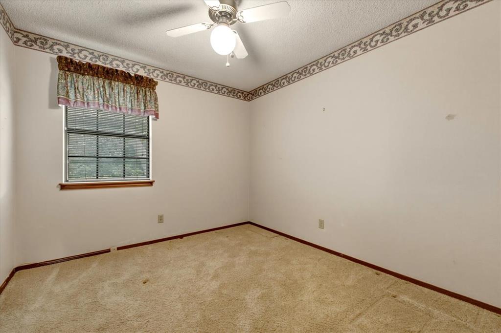 1815 N Briarwood Drive Property Photo 16