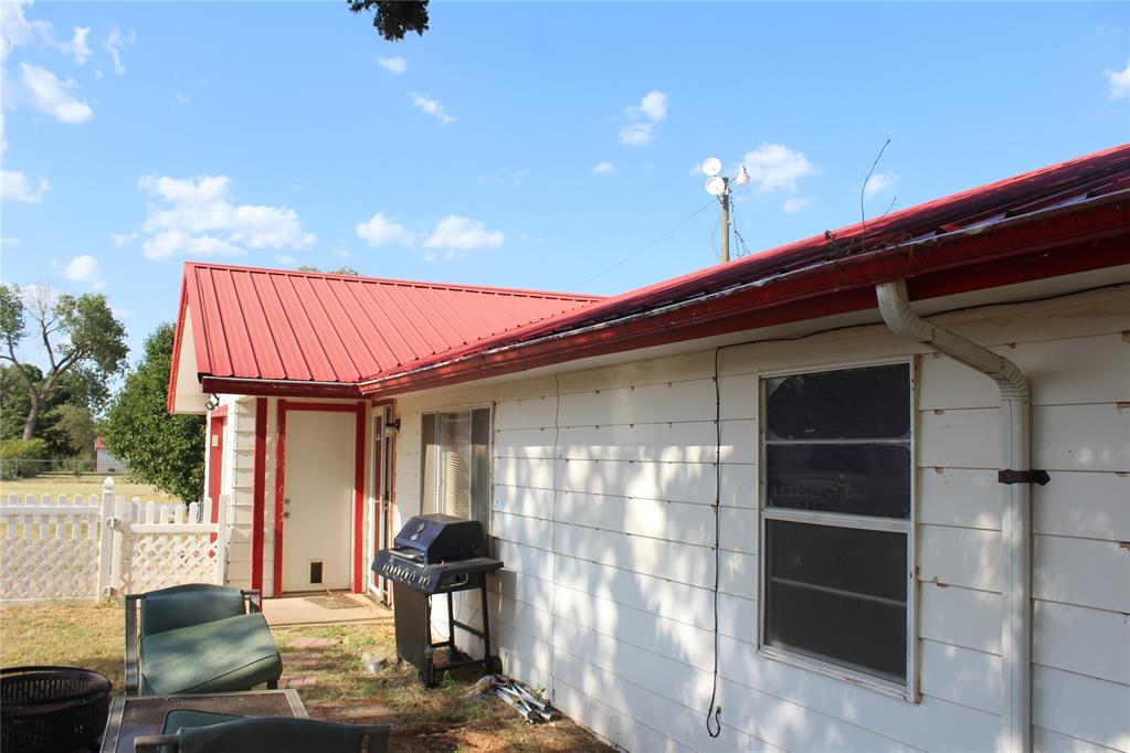 131 Wood Street Property Photo 4