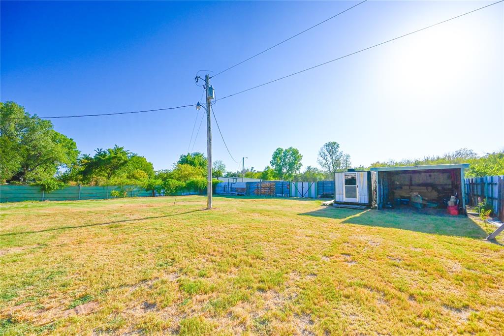 477 County Road 1398 Property Photo 28