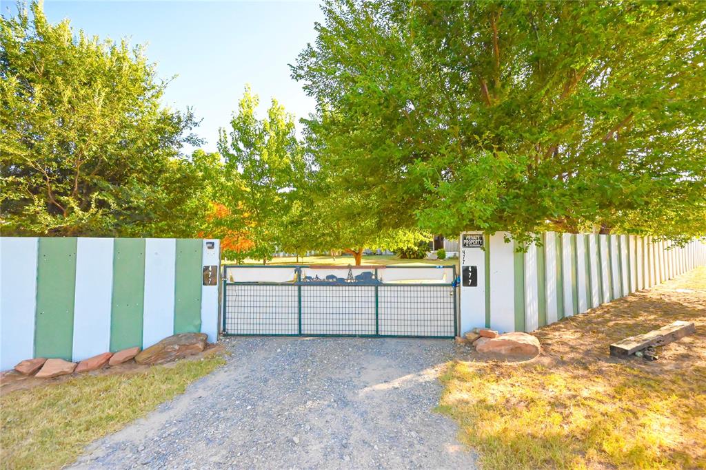 477 County Road 1398 Property Photo 32