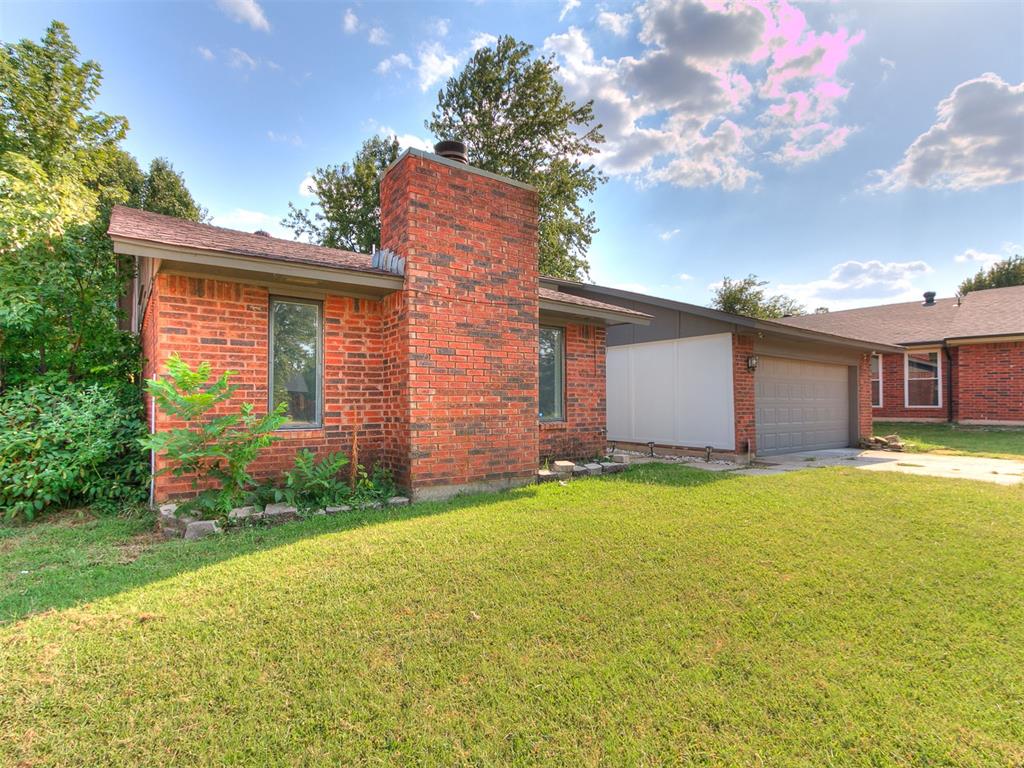 8208 N Crestline Court Property Photo 1