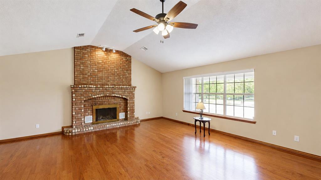 105 Viking Loop Property Photo 6