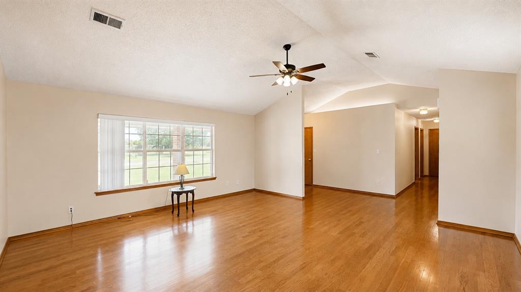 105 Viking Loop Property Photo 7