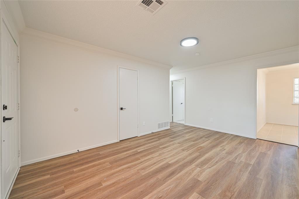 4005 N Oak Grove Drive Property Photo 5