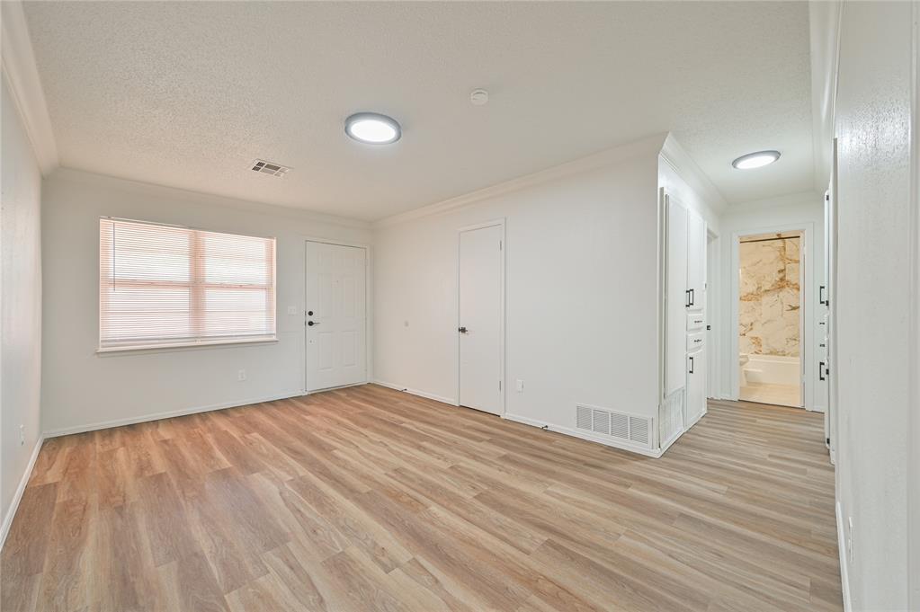 4005 N Oak Grove Drive Property Photo 6