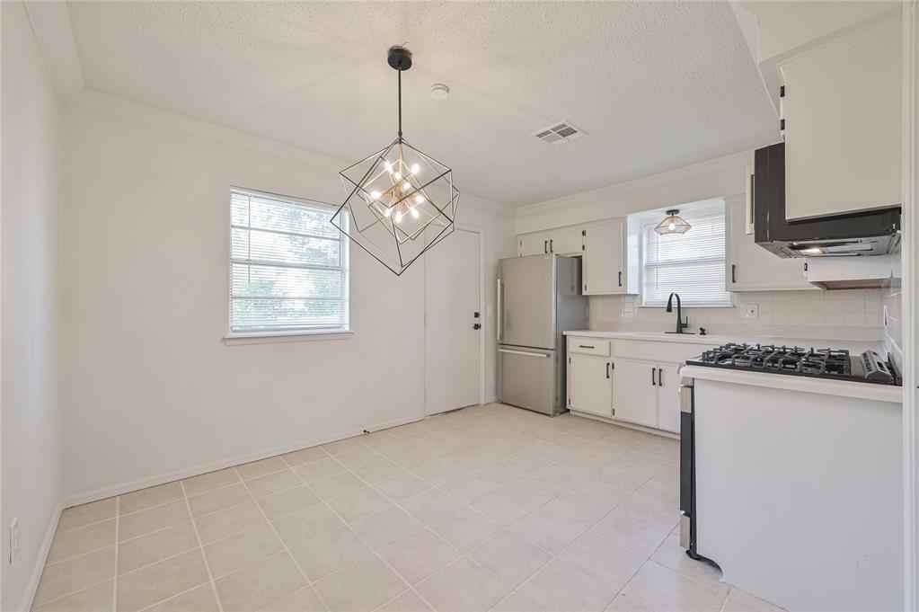 4005 N Oak Grove Drive Property Photo 8