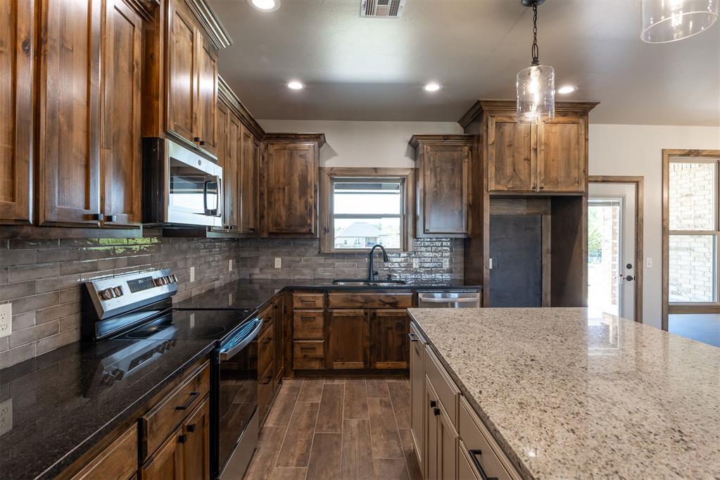 2433 Raven Circle Property Photo 4