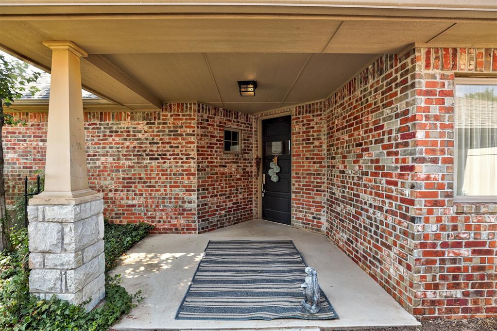17805 Griffin Gate Drive Property Photo 4