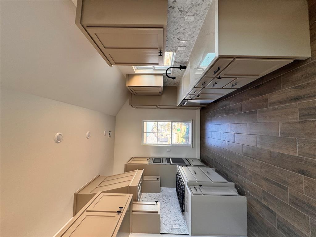 1328 Colonial Avenue Property Photo 2
