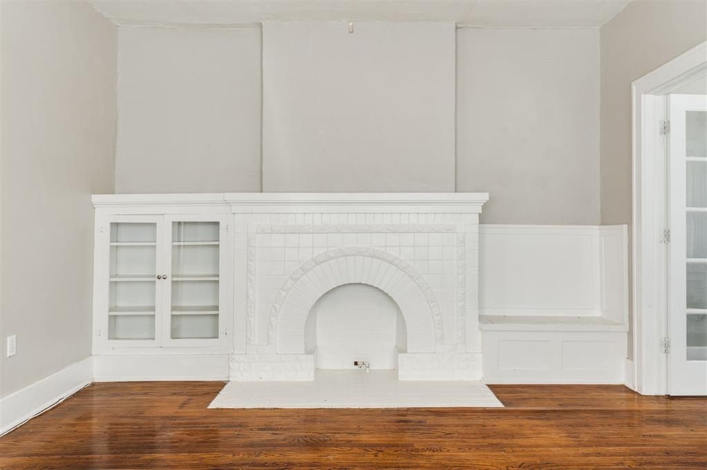 2609 N Shartel Avenue Property Photo 2