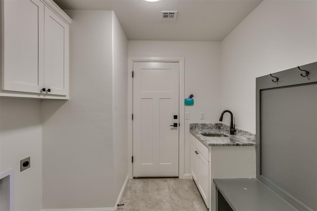 9313 Sw 35th Street Property Photo 6