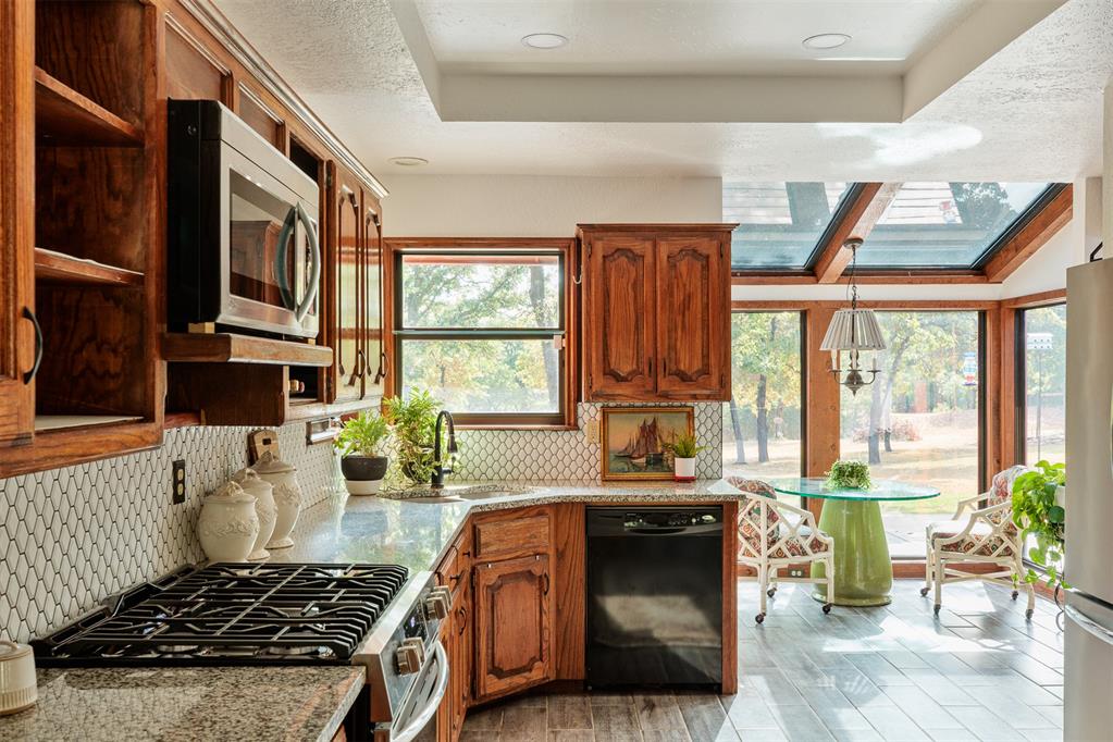 12924 Three Oaks Drive Property Photo 10