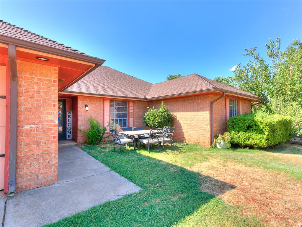 11064 Folkstone Drive Property Photo 2
