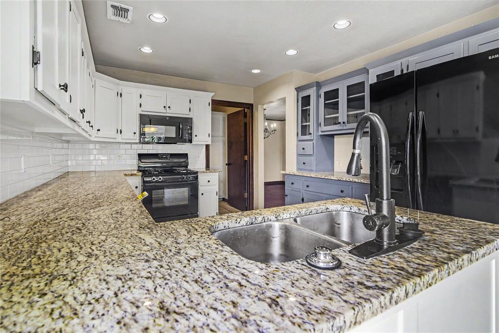 15604 Hyde Parke Drive Property Photo 12