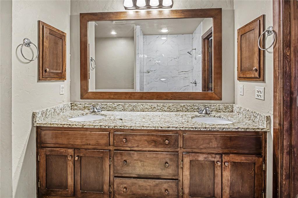 15604 Hyde Parke Drive Property Photo 23