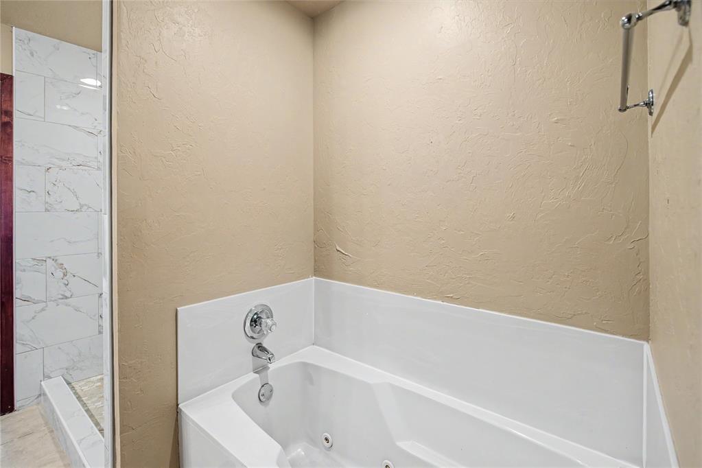 15604 Hyde Parke Drive Property Photo 25
