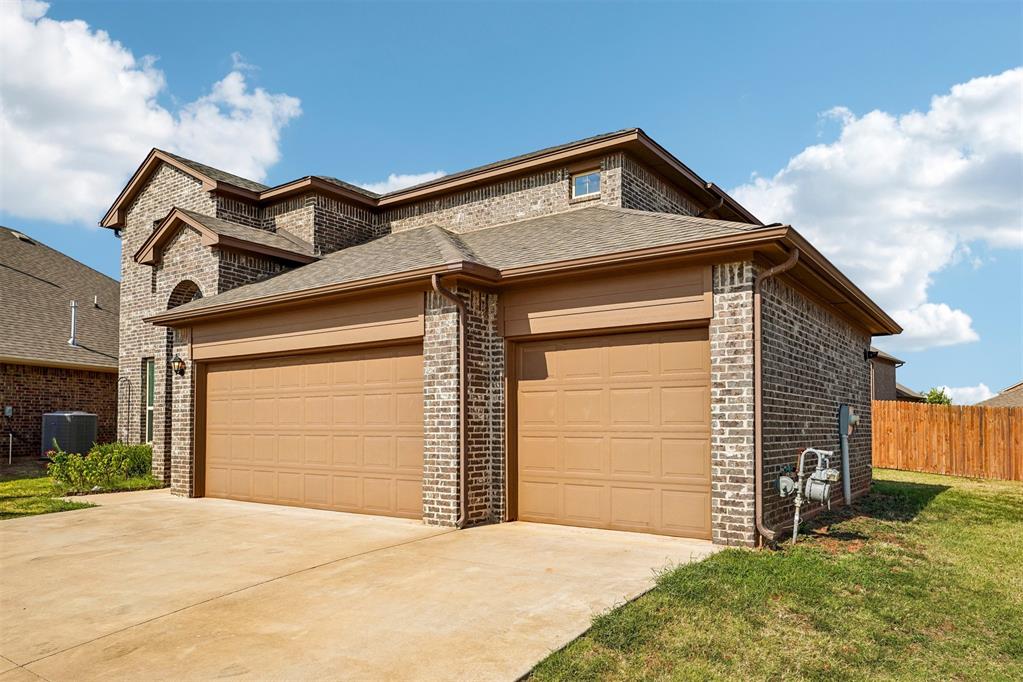 14721 Rambling Creek Circle Property Photo 2