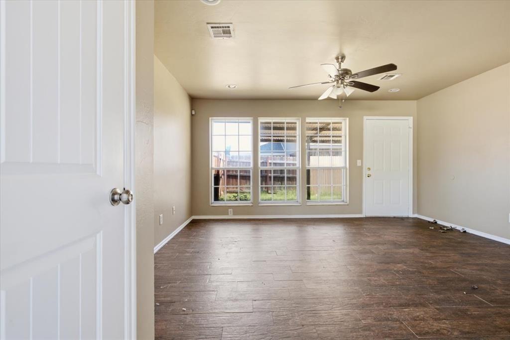 1500 Autumn Drive Property Photo 3