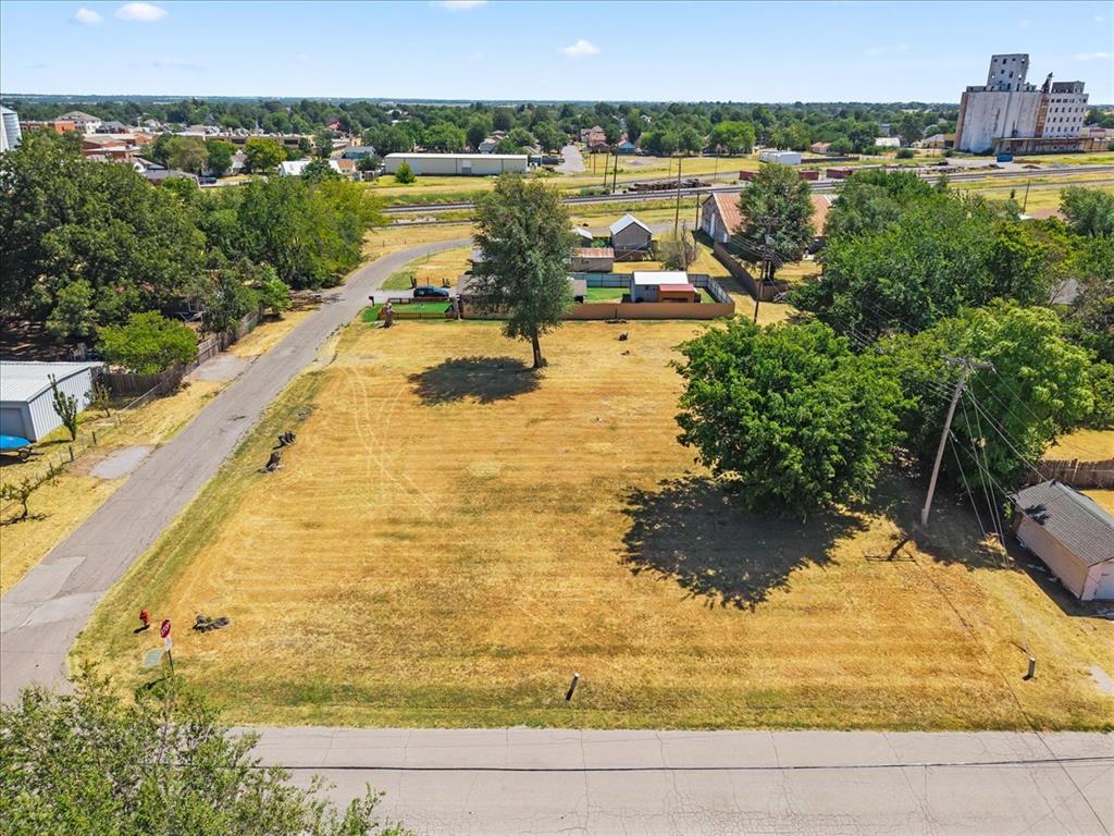 511 W Cobb Street Property Photo 3