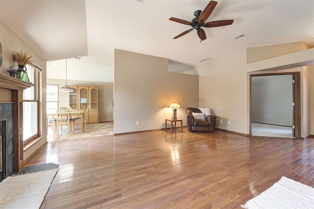 4100 Drawbridge Lane Property Photo 4