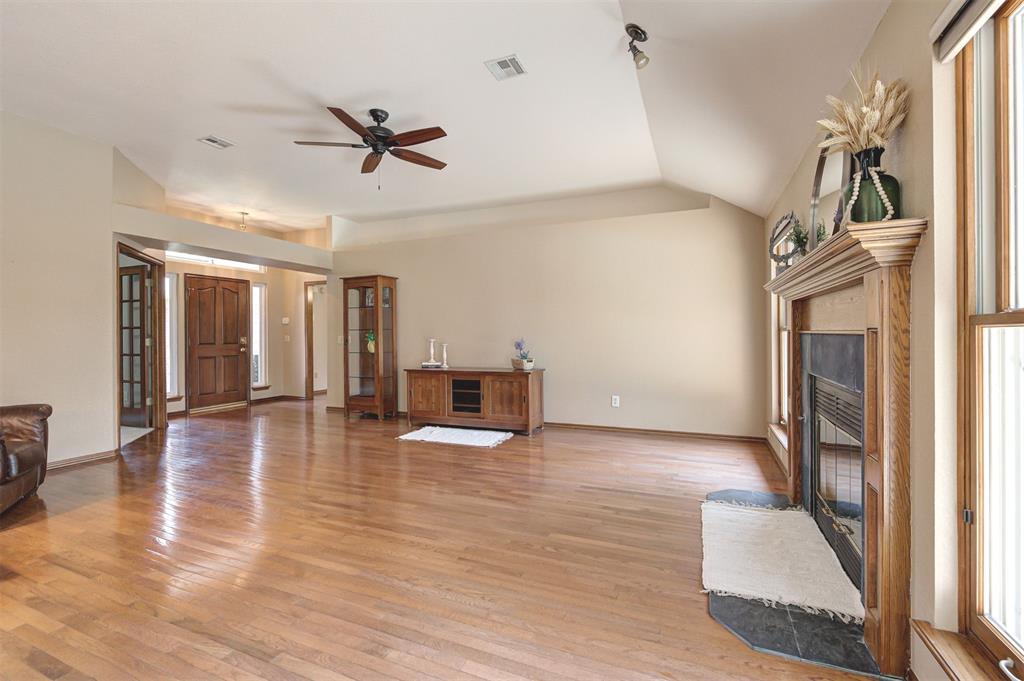 4100 Drawbridge Lane Property Photo 5