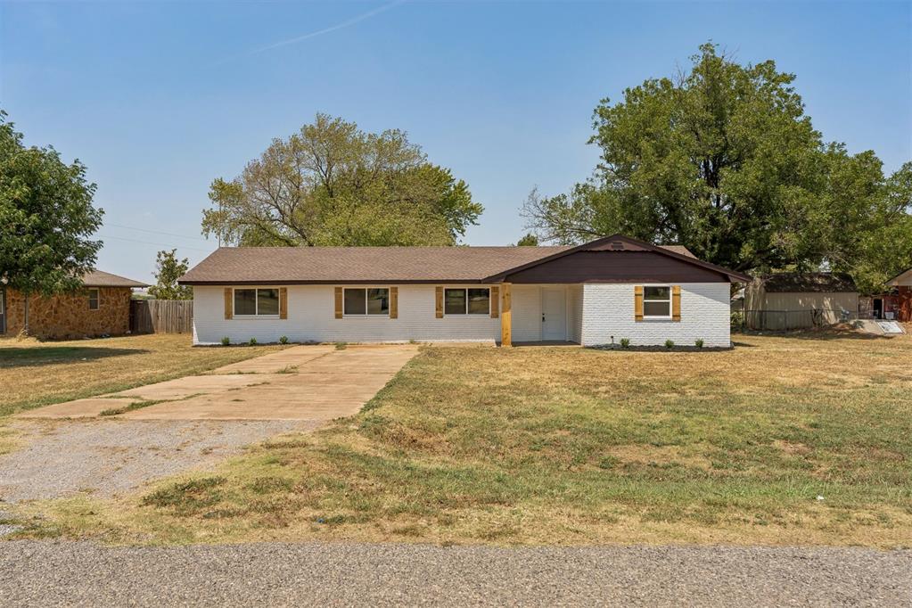 2024 E Robberts Avenue Property Photo 1