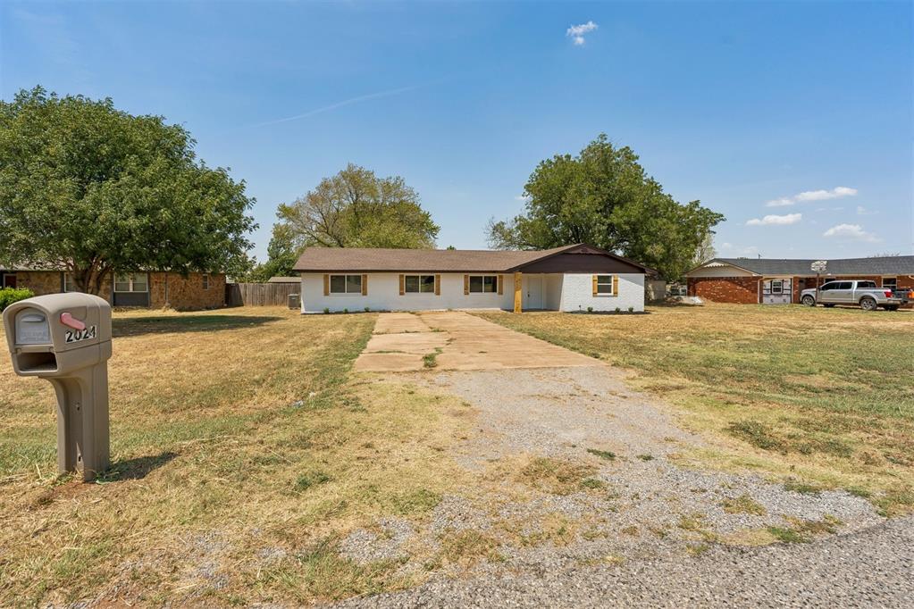 2024 E Robberts Avenue Property Photo 3