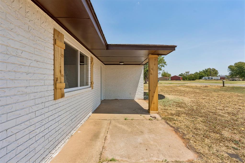 2024 E Robberts Avenue Property Photo 6