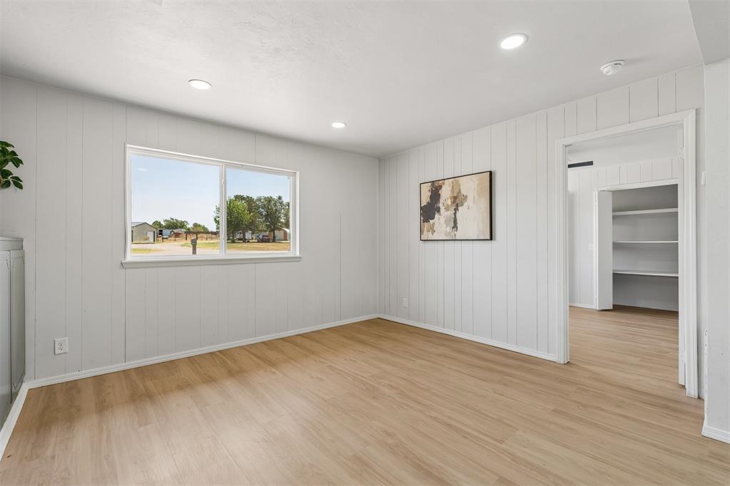 2024 E Robberts Avenue Property Photo 25