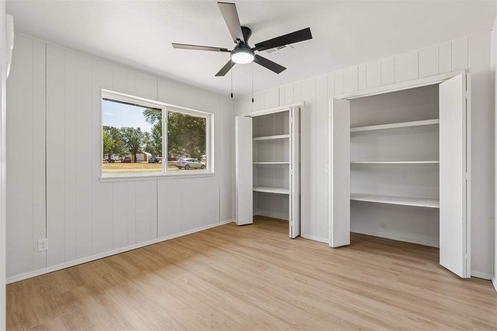2024 E Robberts Avenue Property Photo 26