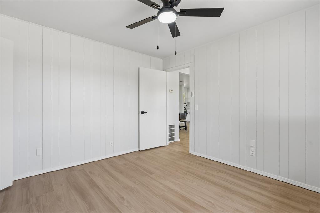 2024 E Robberts Avenue Property Photo 27