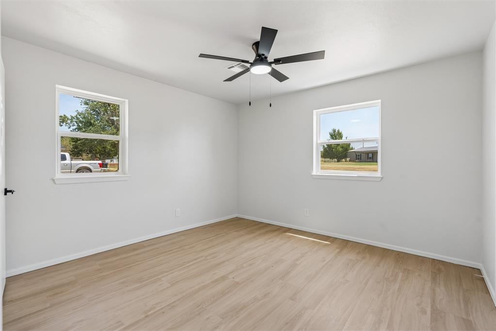 2024 E Robberts Avenue Property Photo 31