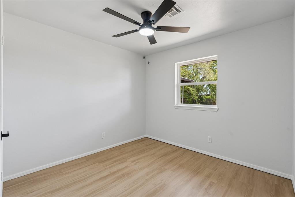 2024 E Robberts Avenue Property Photo 37