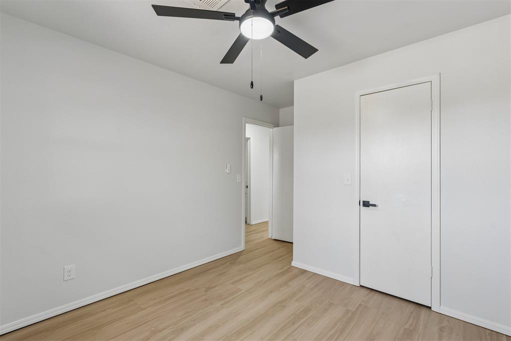 2024 E Robberts Avenue Property Photo 38