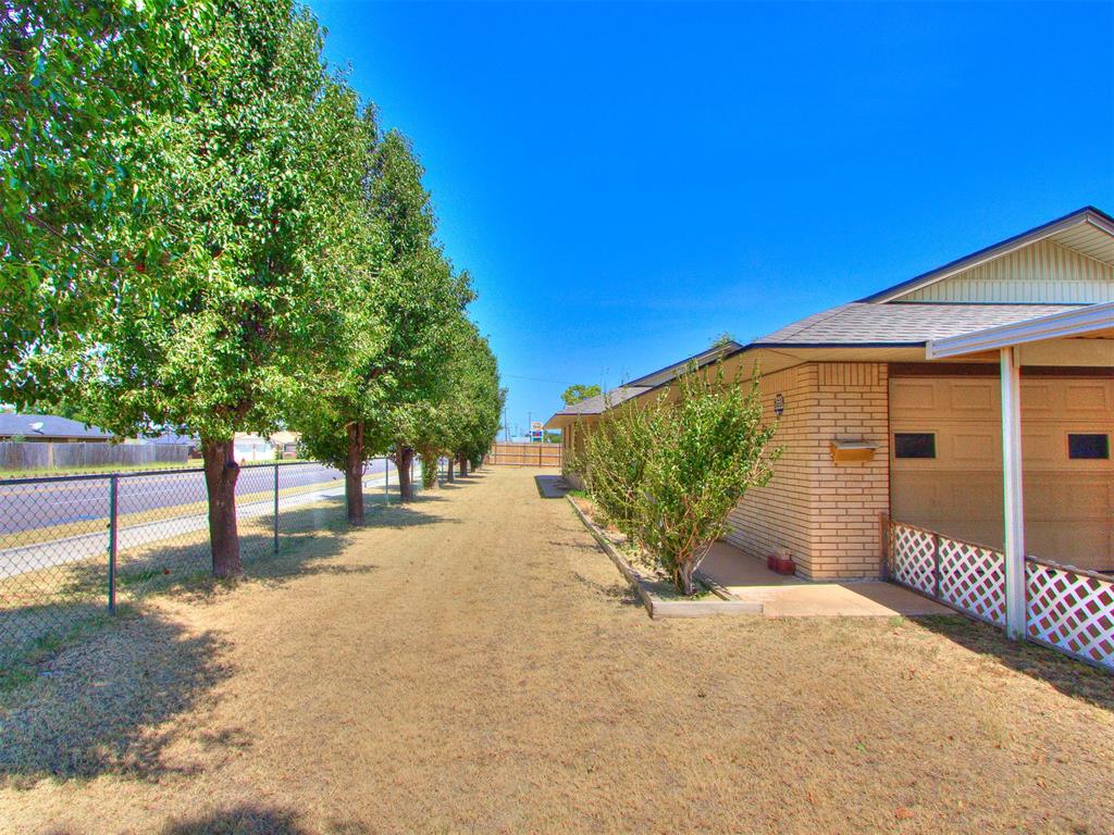 10500 N Western Avenue Property Photo 8